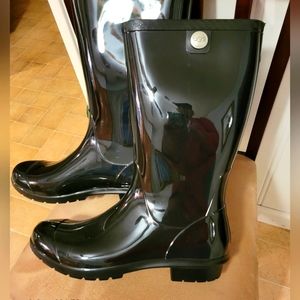 UGG Shaye boots size 12M nwot